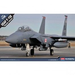 Avión F-15E. Escala: 1/48