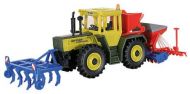 Tractor Mercedes con accesorio de siembra