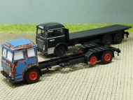Set de dos camiones antes y después de restauración