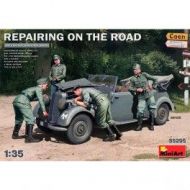 Coche + figuras reparación en la calle del Mercedes Typ 170V  Incluye 4 figuras militares en miniatura de la II Guerra Mundial.