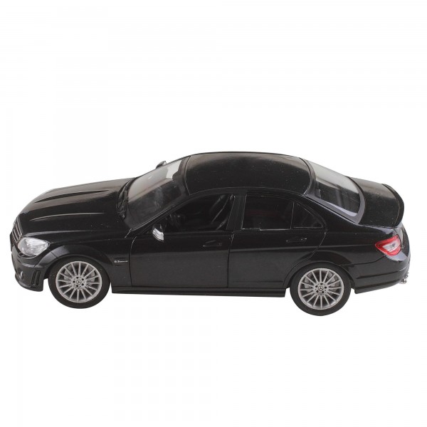 Mercedes C63 AMG negro